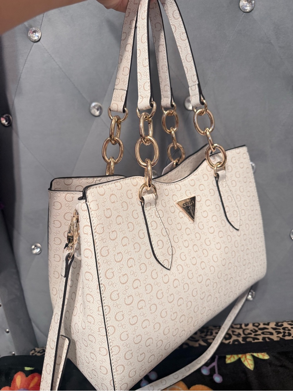 Guess White Monogram Shoulder Bag with Gold Chain Details - Picture 9 of 16